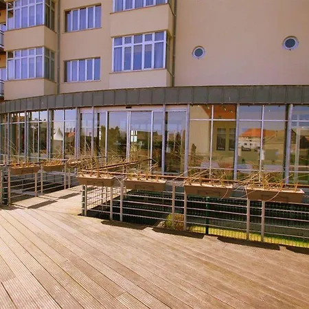 C Zon En Zee Hotel 3*